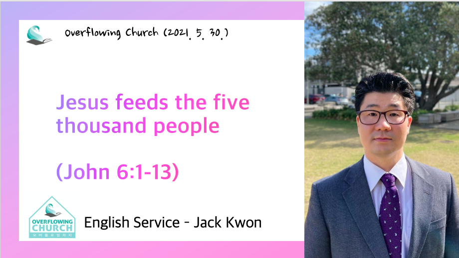 Jesus feeds the five thousand people